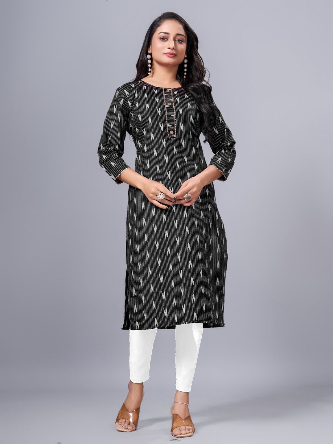 

SIMPLYETHNIC Geometric Printed Round Neck Straight Kurta, Black