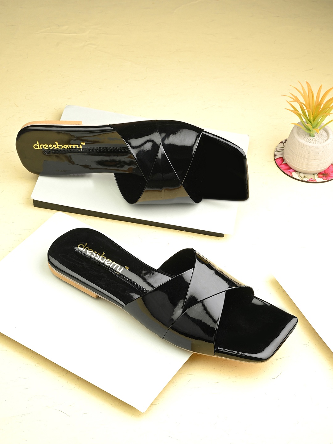

DressBerry Women Open Toe Flats, Black