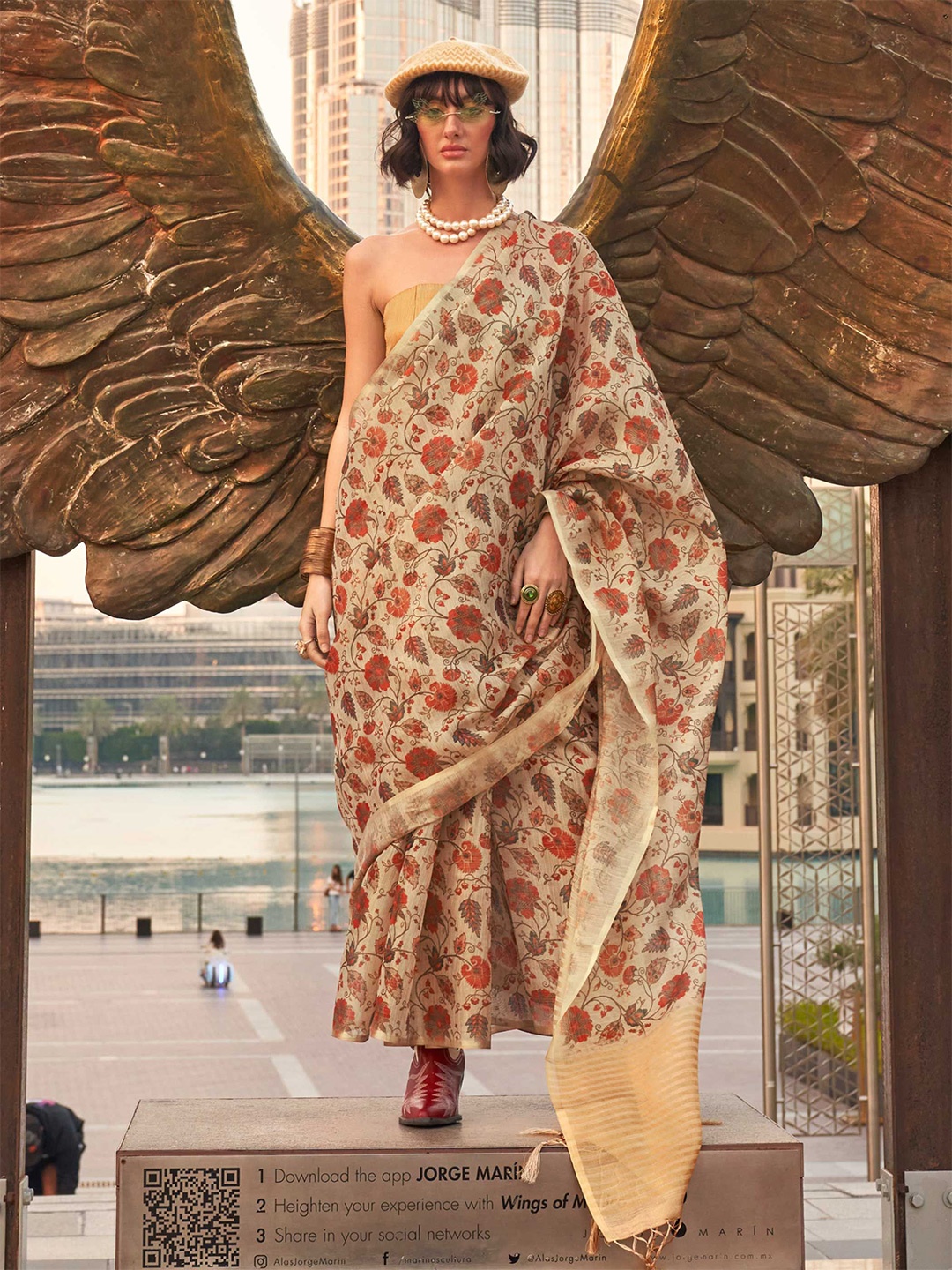 

Vardha Floral Printed Jamdani Saree, Beige