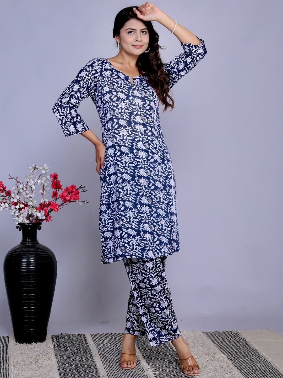 

Libas Floral Printed Straight Kurta With Trousers, Blue