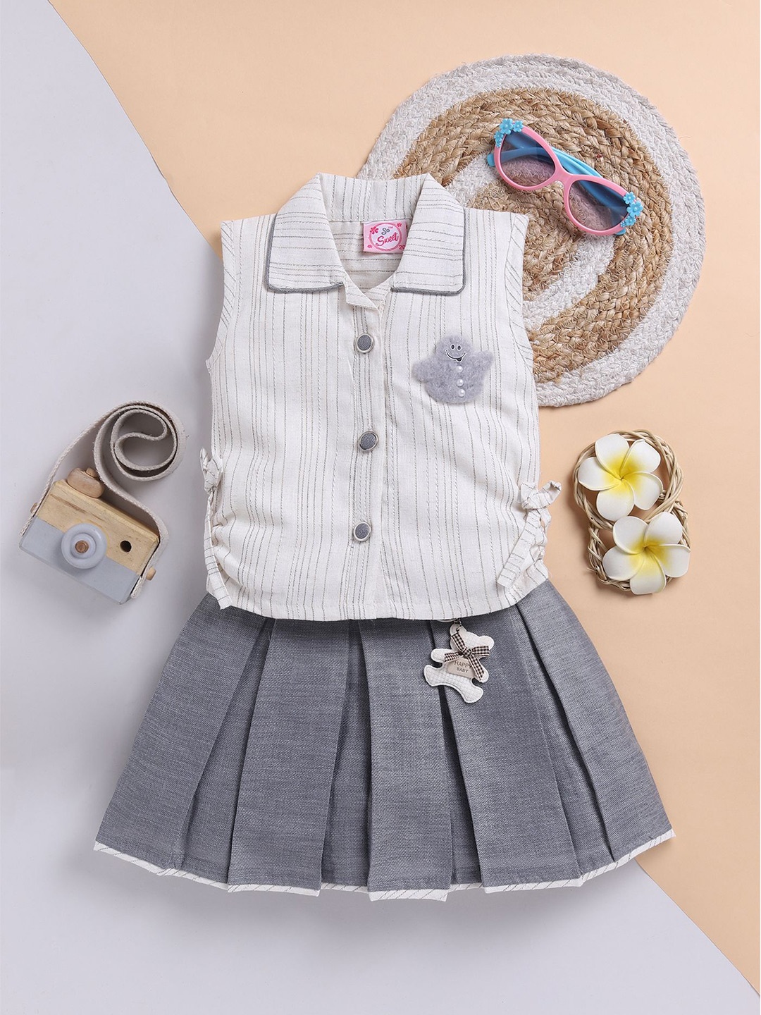 

Toonyport Girls Printed Top With Skirt, Grey
