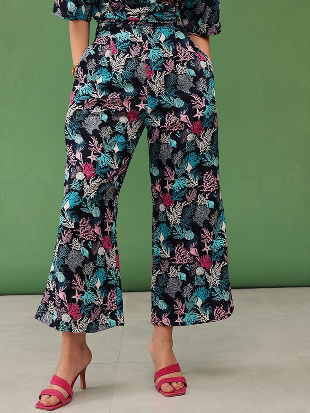 

ATRAENTA Women Floral Printed Trousers, Blue