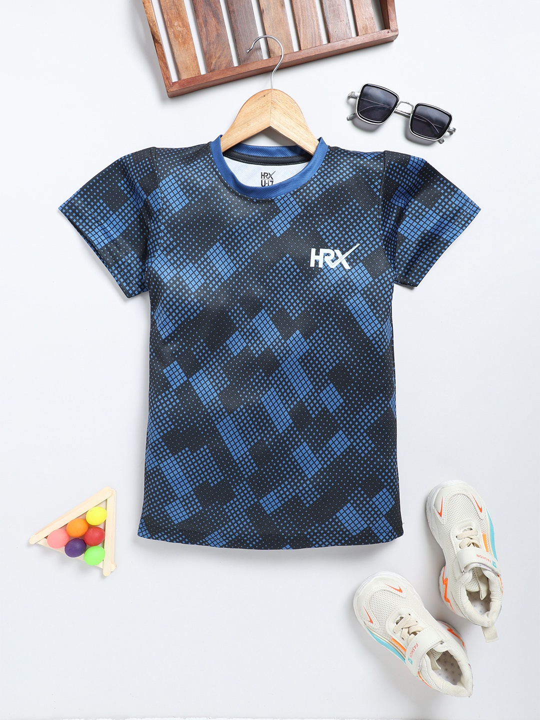 

HRX by Hrithik Roshan Boys Checked Geometric T-shirt, Black