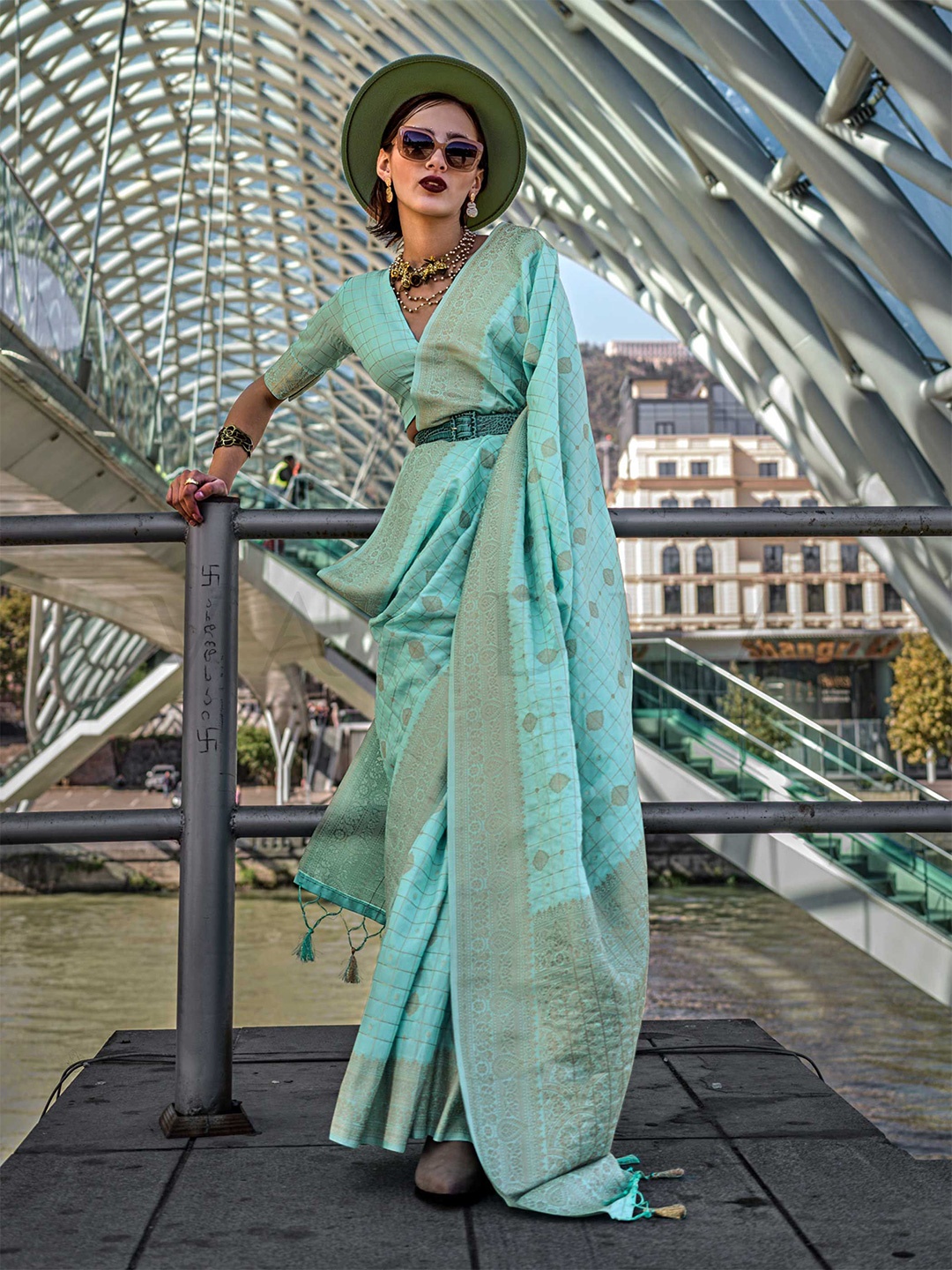 

Vardha Woven Design Zari Banarasi Saree, Green
