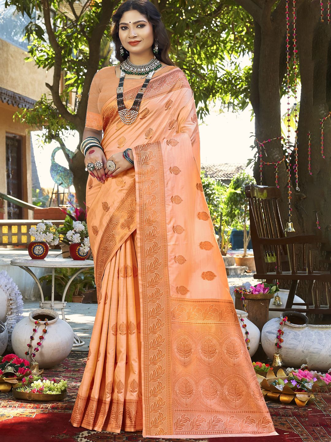 

SANGAM PRINTS Woven Design Zari Tussar Saree, Peach