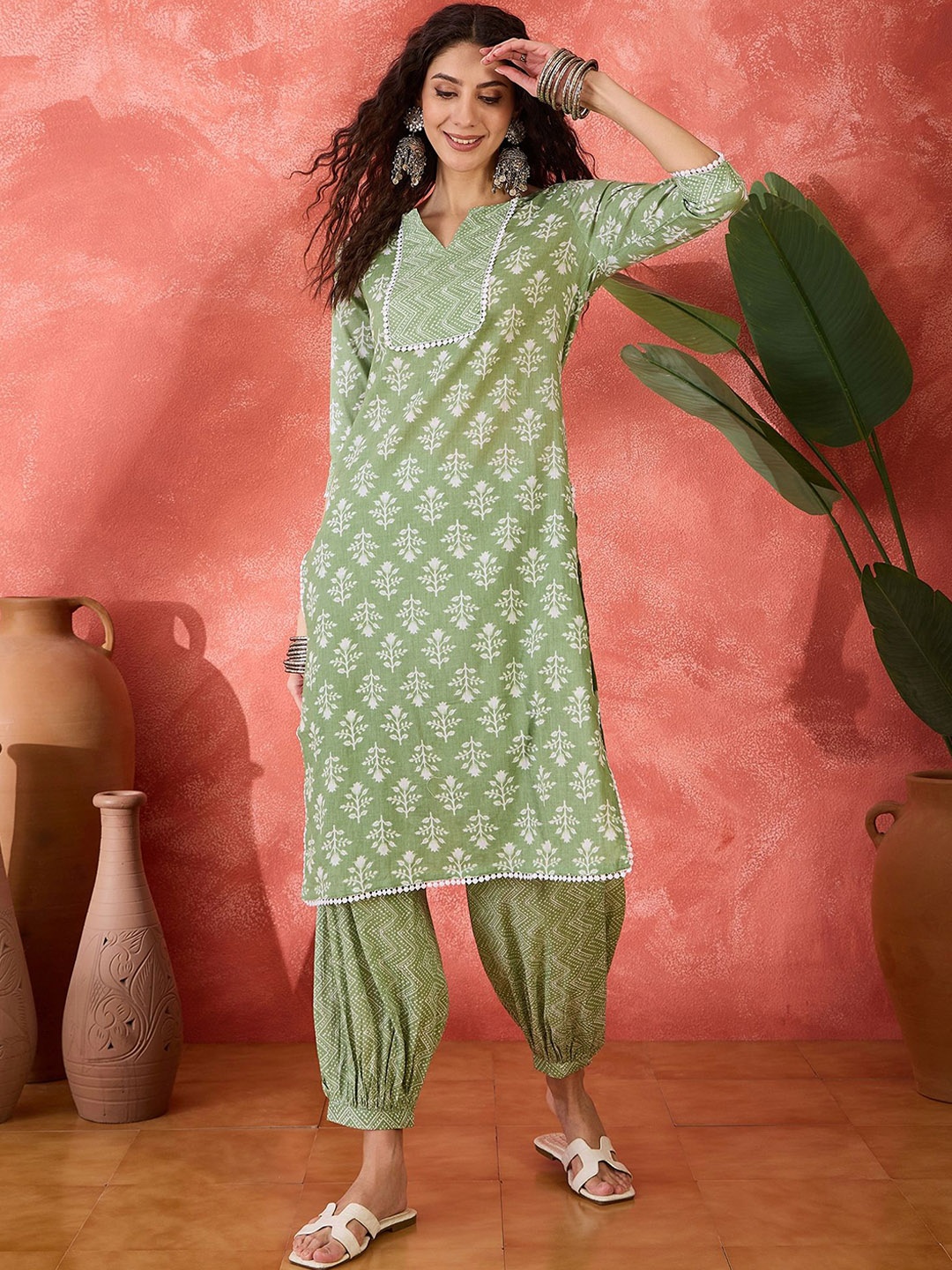 

Sangria Floral Printed Notch Neck Pure Cotton Straight Kurta With Salwar, Green
