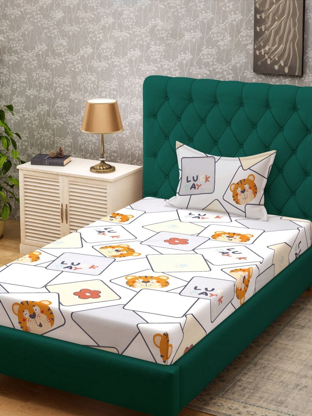 

Myntra Elegant Homes Kids White & Black Printed 300 TC Single Bedsheet Set 2.25 m x 1.50 m