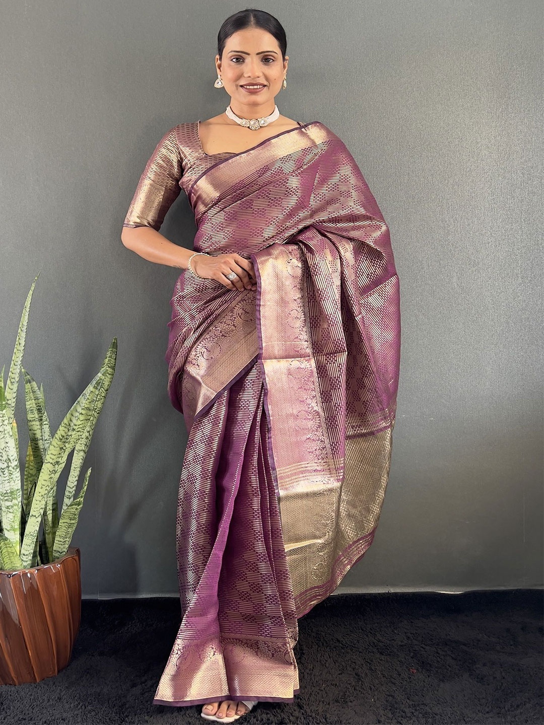 

APNISHA Woven Design Zari Saree, Purple