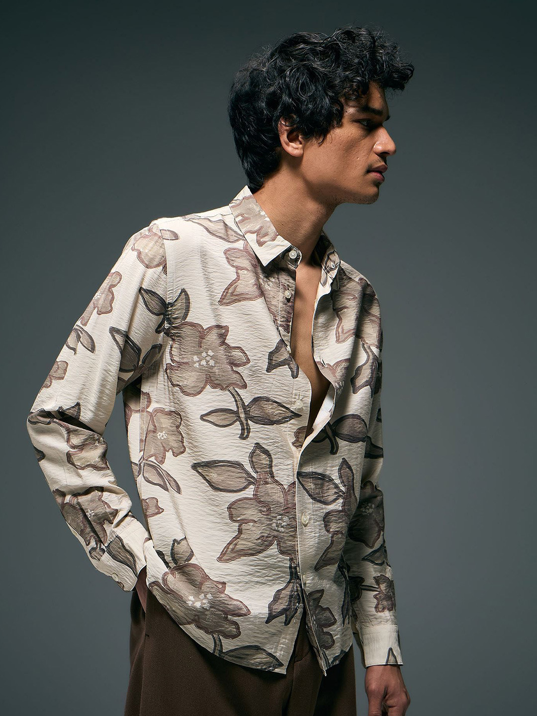 

Flying Machine Men Classic Floral Opaque Printed Casual Shirt, Brown