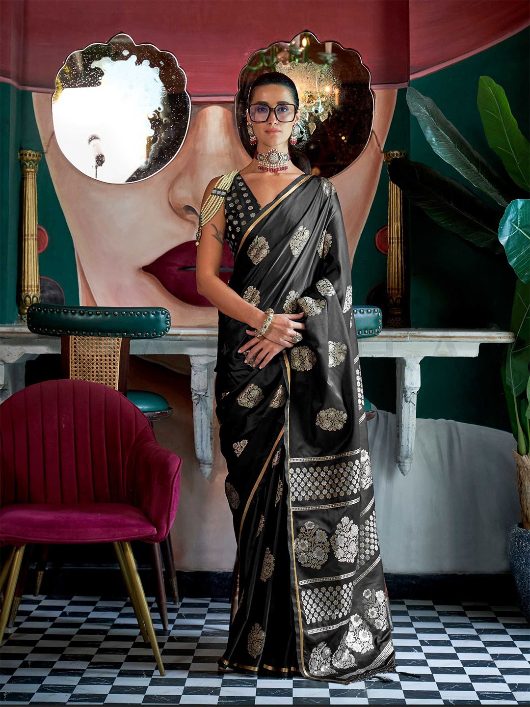 

Vardha Woven Design Zari Banarasi Saree, Black
