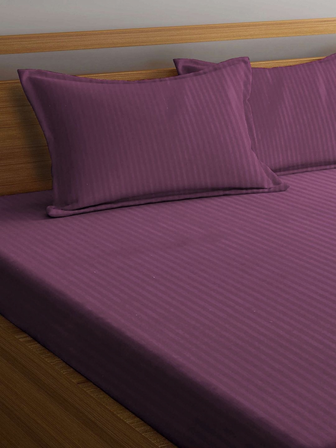 

Myntra Elegant Homes Magenta Printed 300 TC Fitted King Bedsheet Set - 2.70 m x 2.70 m