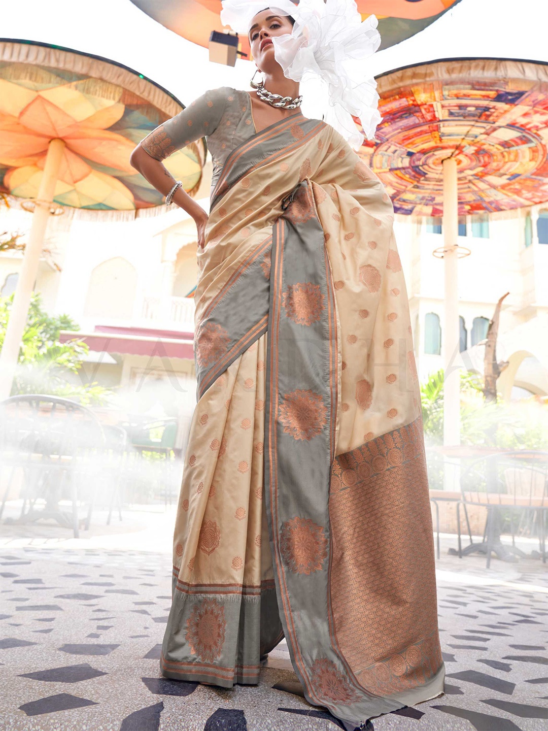 

Vardha Ethnic Motifs Printed Saree, Grey