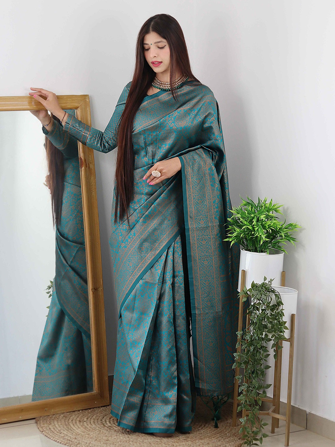 

Moda Rapido Woven Design Zari Saree, Green