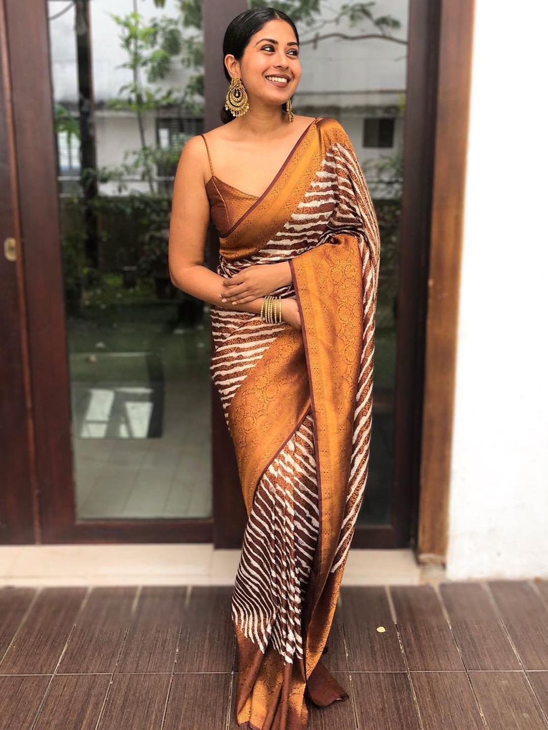 

Moda Rapido Woven Design Zari Kanjeevaram Saree, Coffee brown