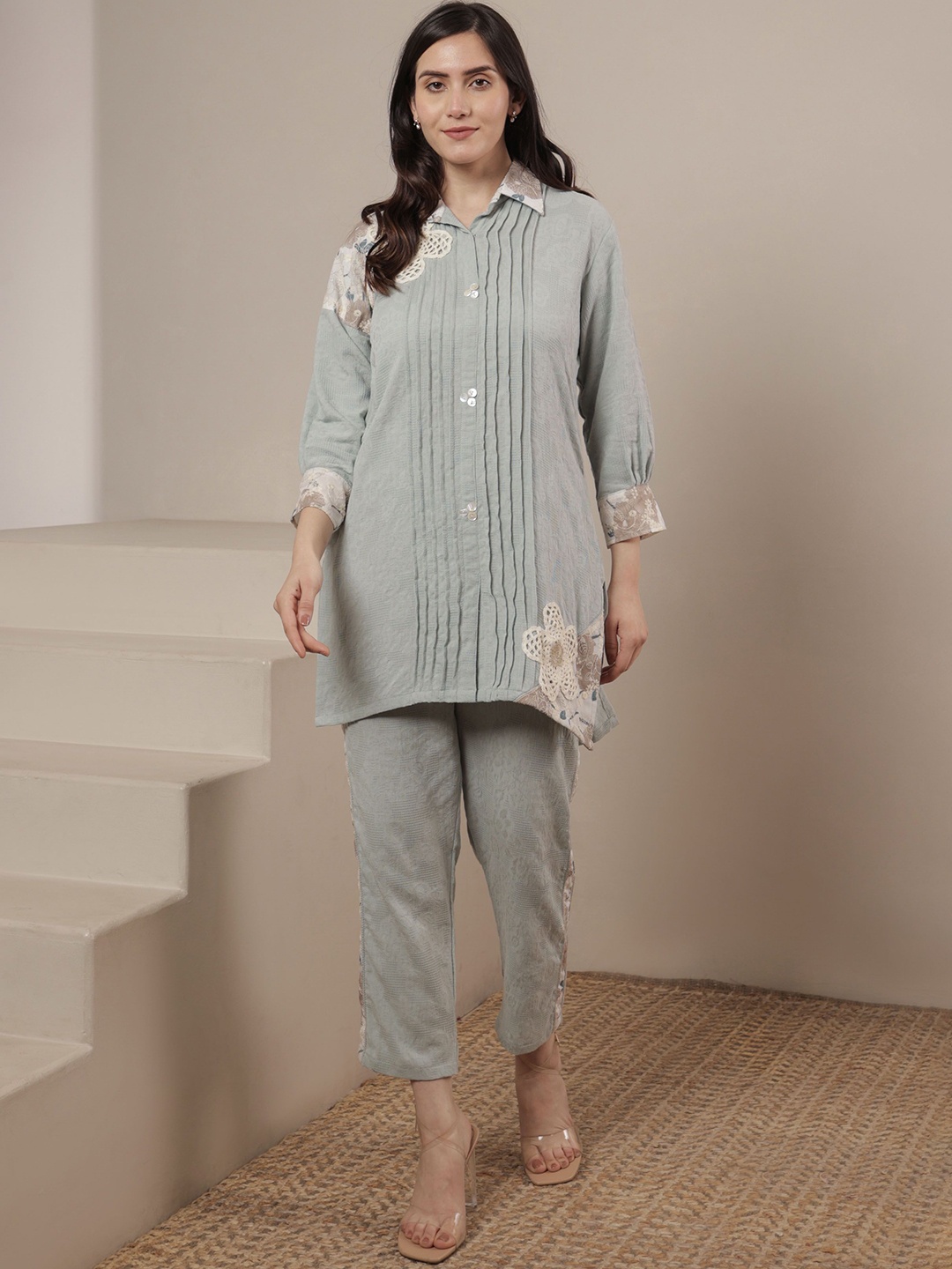 

SRIHA Floral Self Design Shirt Collar Pure Cotton Tunic With Trouser, Green