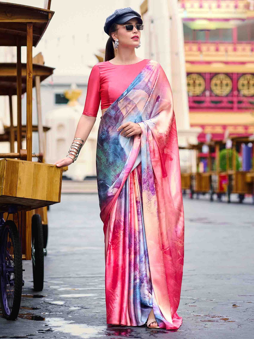 

Mitera Abstract Printed Saree, Pink