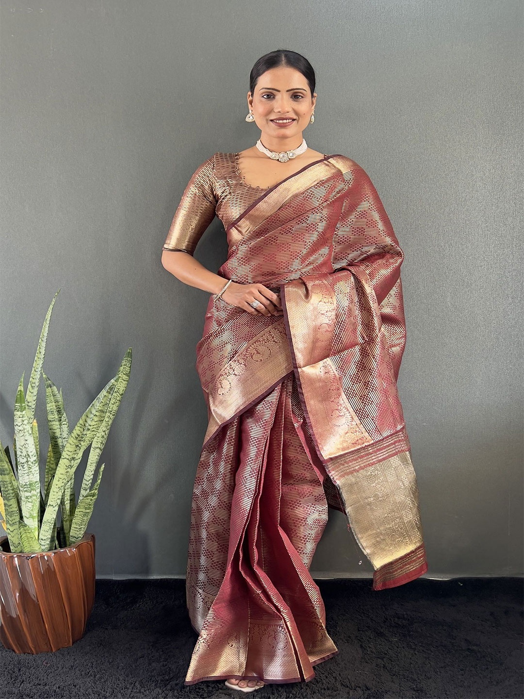 

APNISHA Woven Design Zari Tissue Saree, Brown