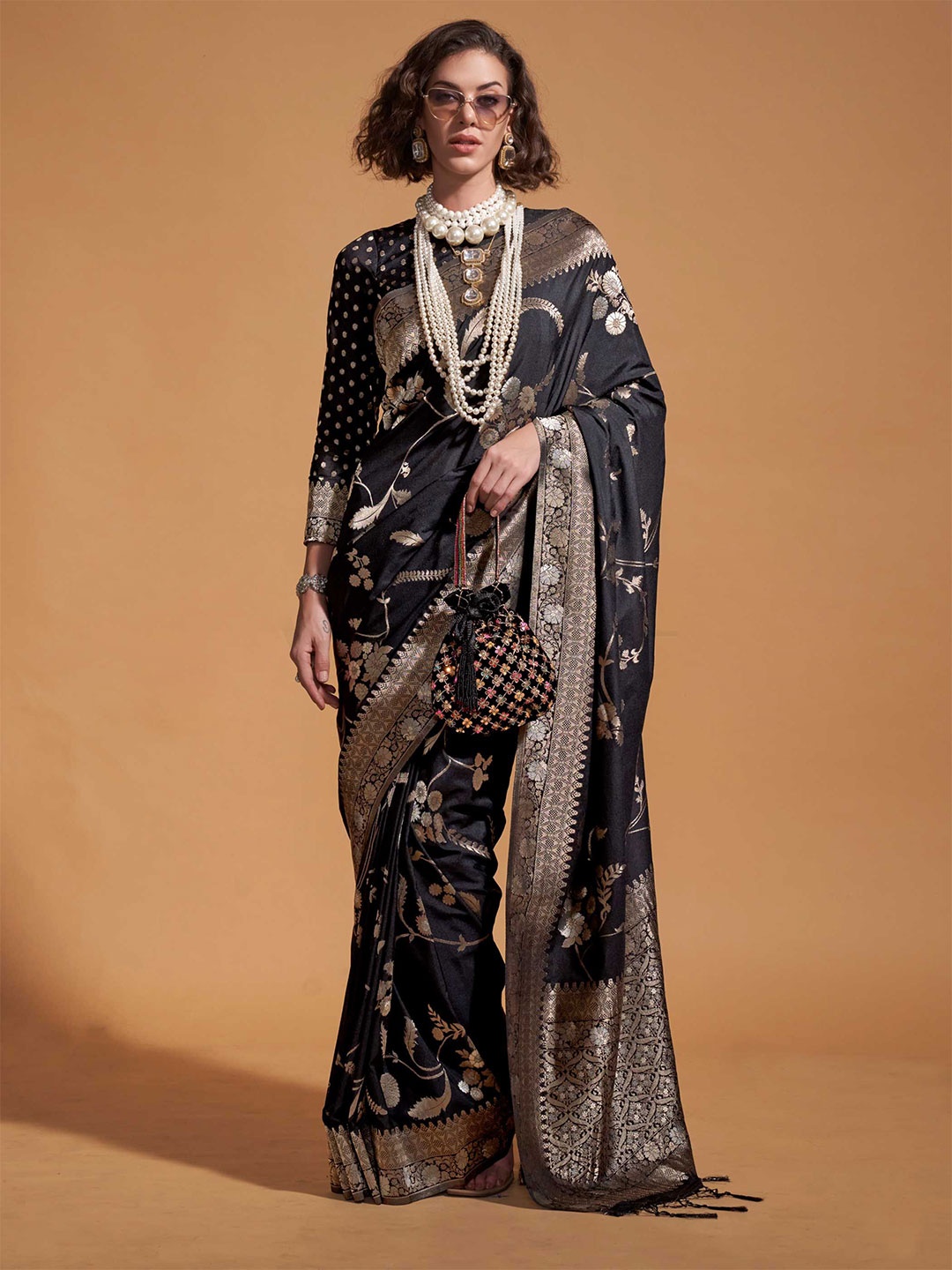 

Vardha Floral Woven Design Zari Pure Georgette Banarasi Saree, Black