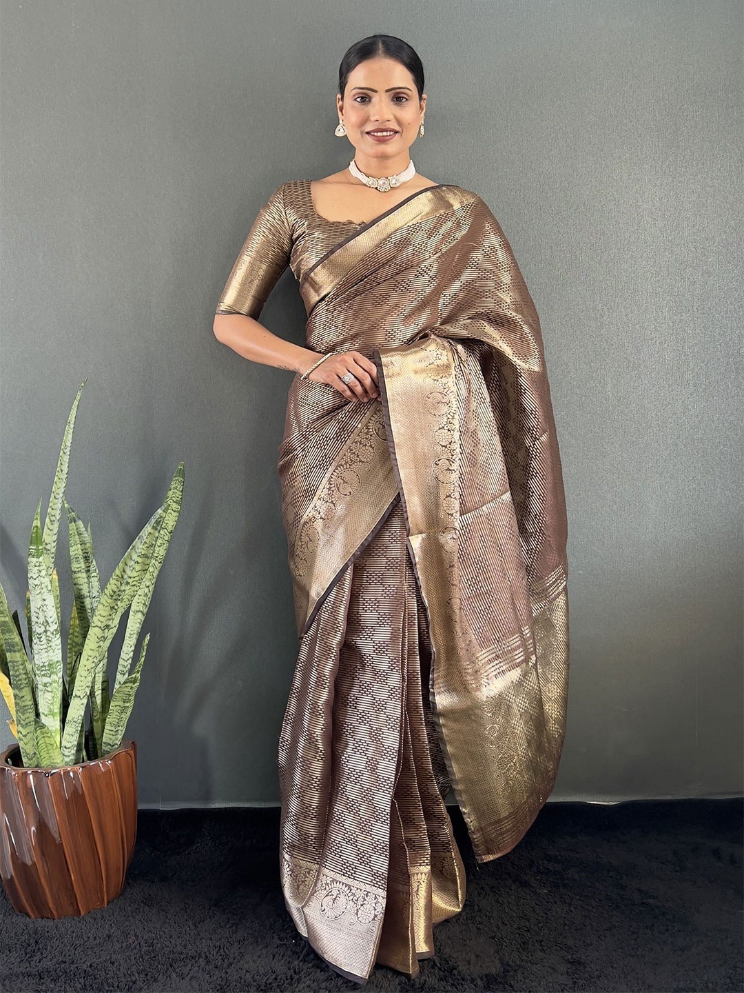 

APNISHA Woven Design Zari Tissue Saree, Brown