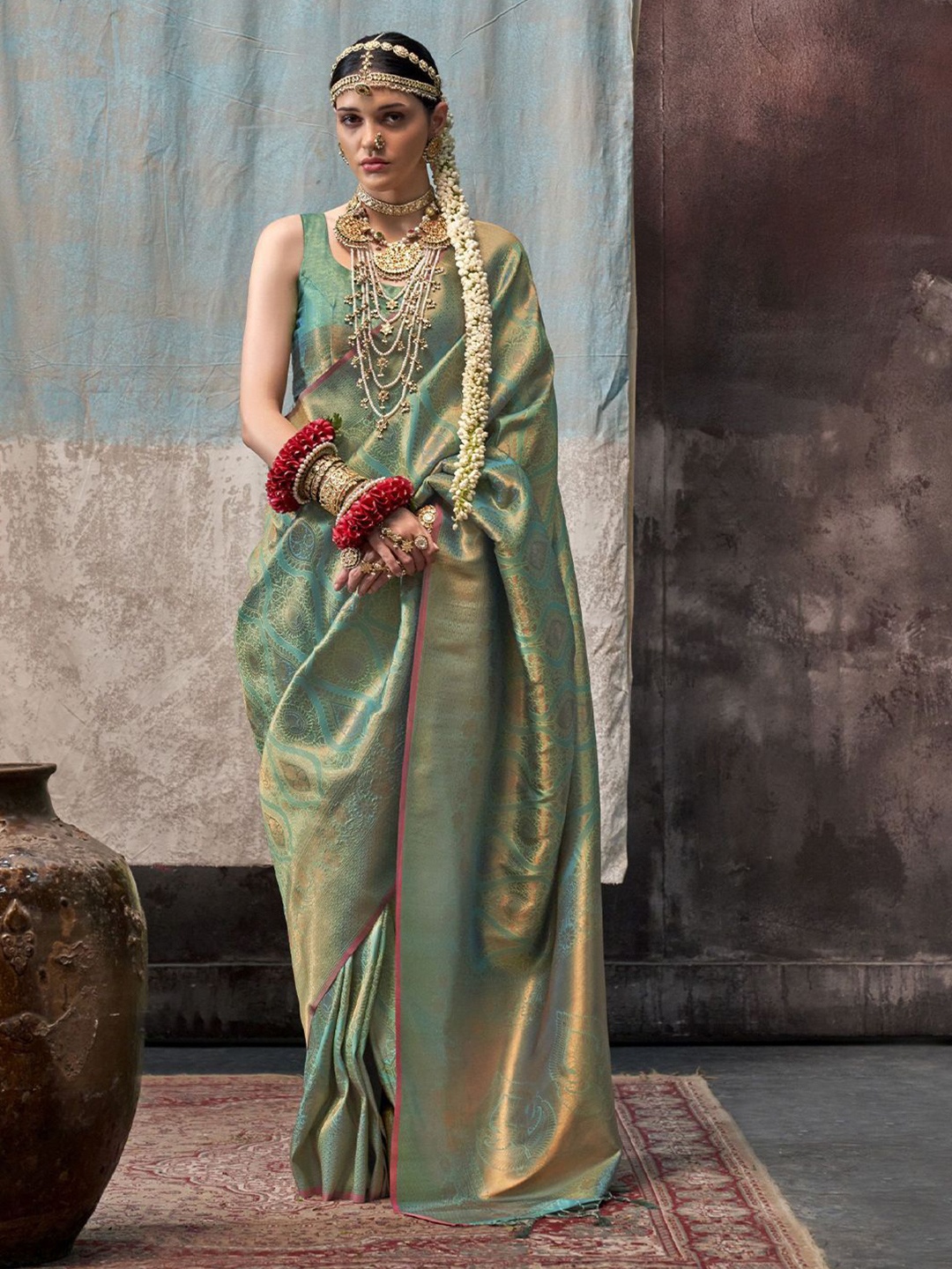 

Swaranjali Woven Design Zari Silk Blend Kanjeevaram Saree, Green