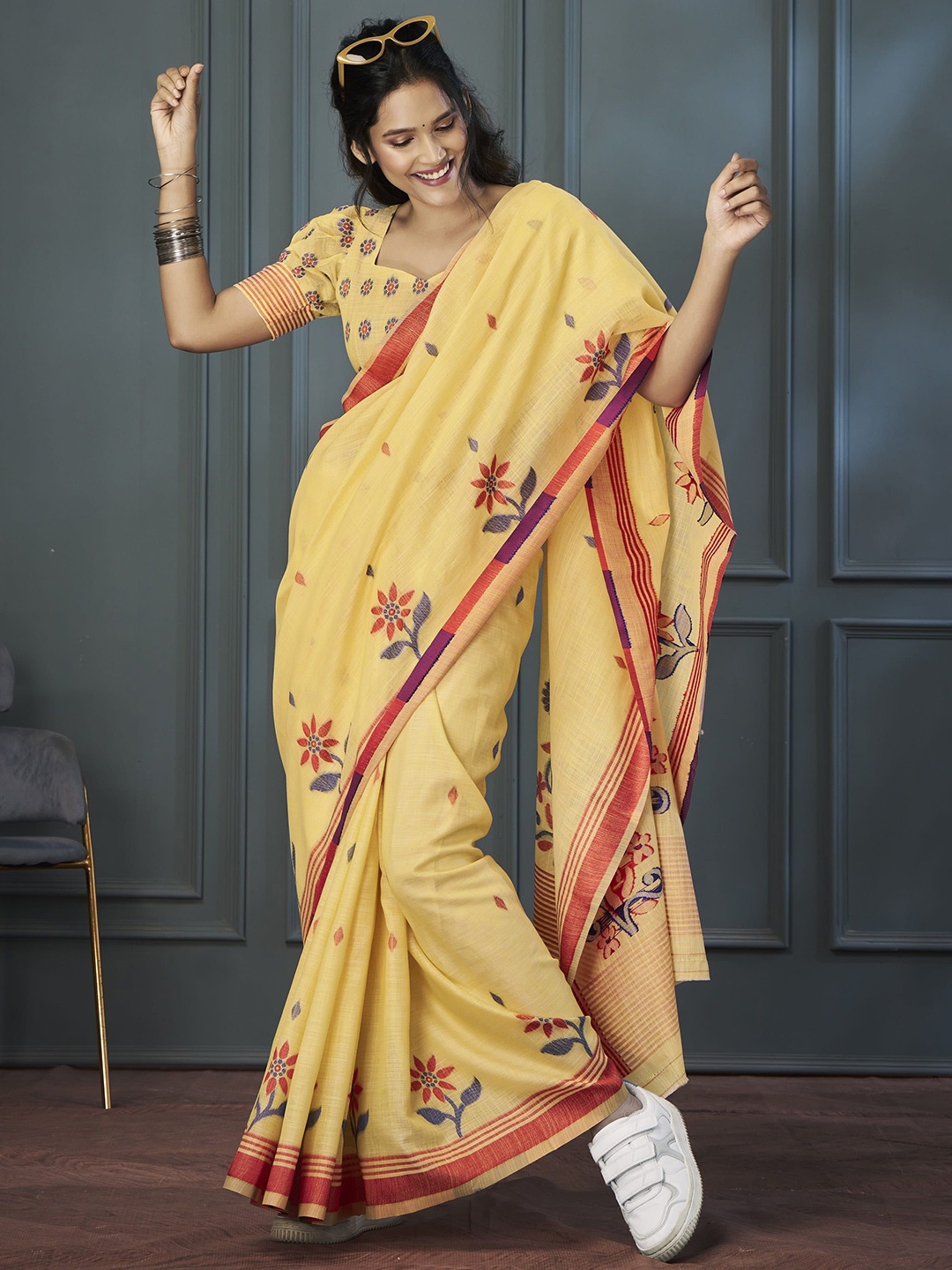 

MAHALASA Floral Printed Pure Linen Saree, Yellow