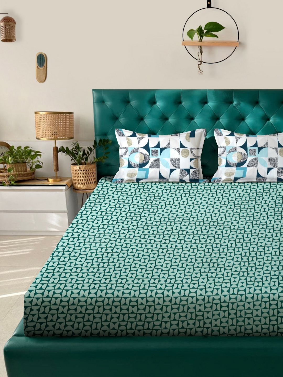 

Myntra Elegant Homes Green Printed 300 TC King Bedsheet Set 2.20 m x 2.25 m