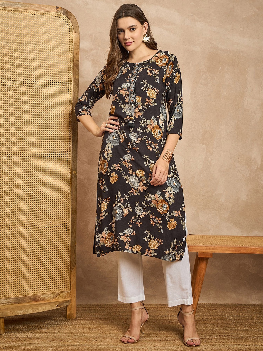 

CHETI Floral Printed Beads and Stones Straight Kurta, Black