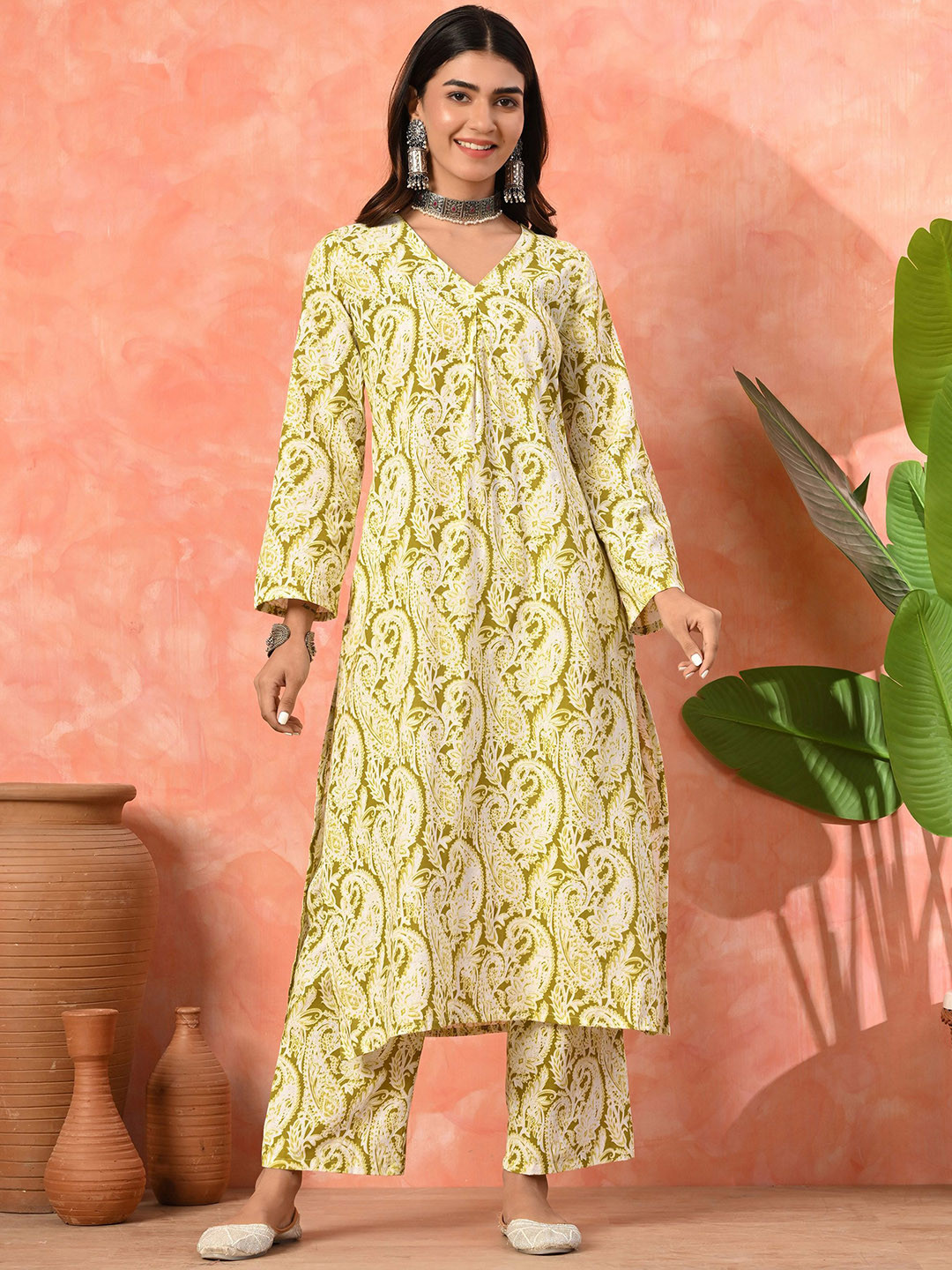 

Bhuja Women Floral Printed Regular Pure Cotton Kurta with Trousers, Yellow