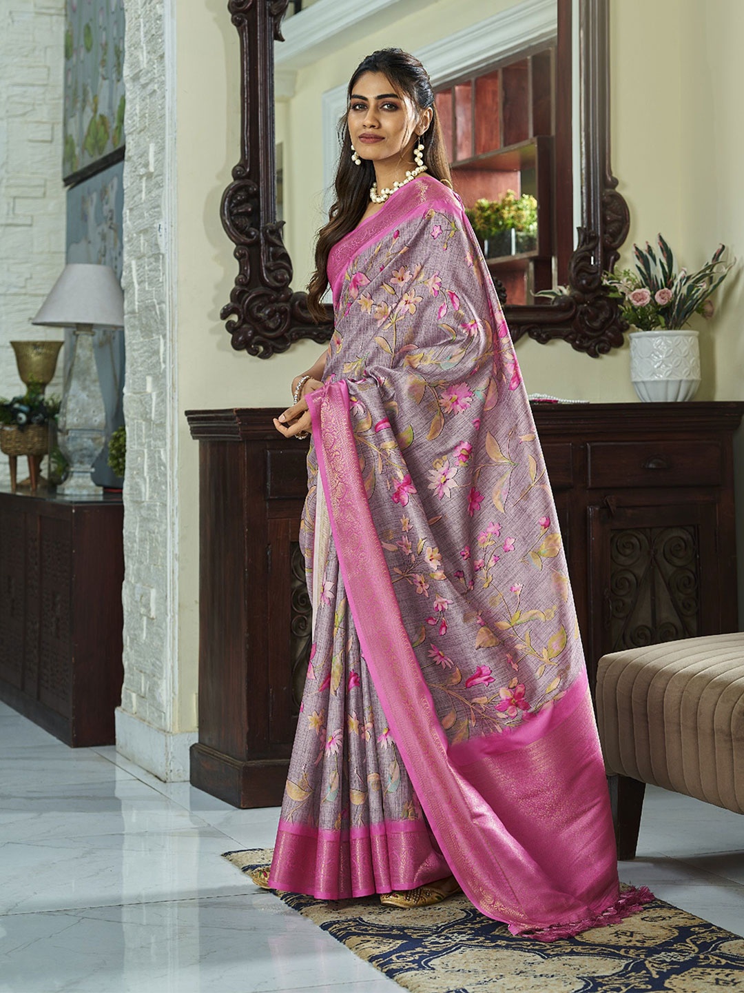 

MAHALASA Floral Printed Zari Saree, Purple