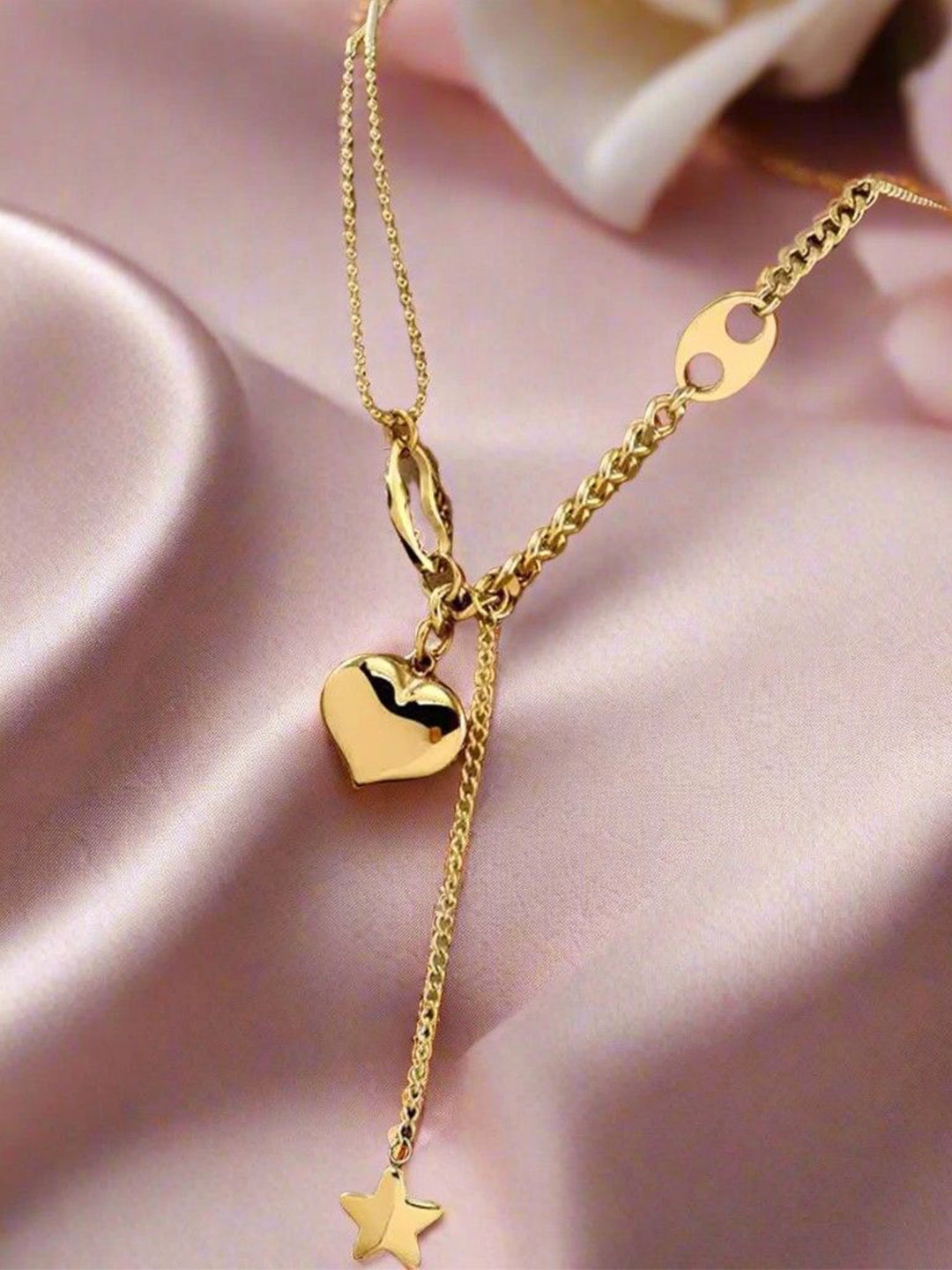 

DressBerry Gold-Plated Heart Shaped Chain