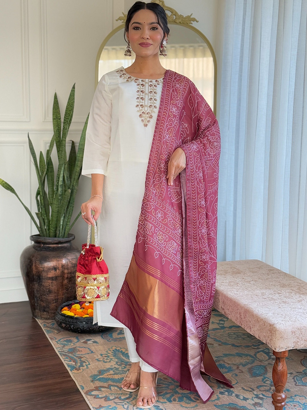 

Growdamy Floral Yoke Design Thread Work Straight Kurta with Trousers & Dupatta, Off white