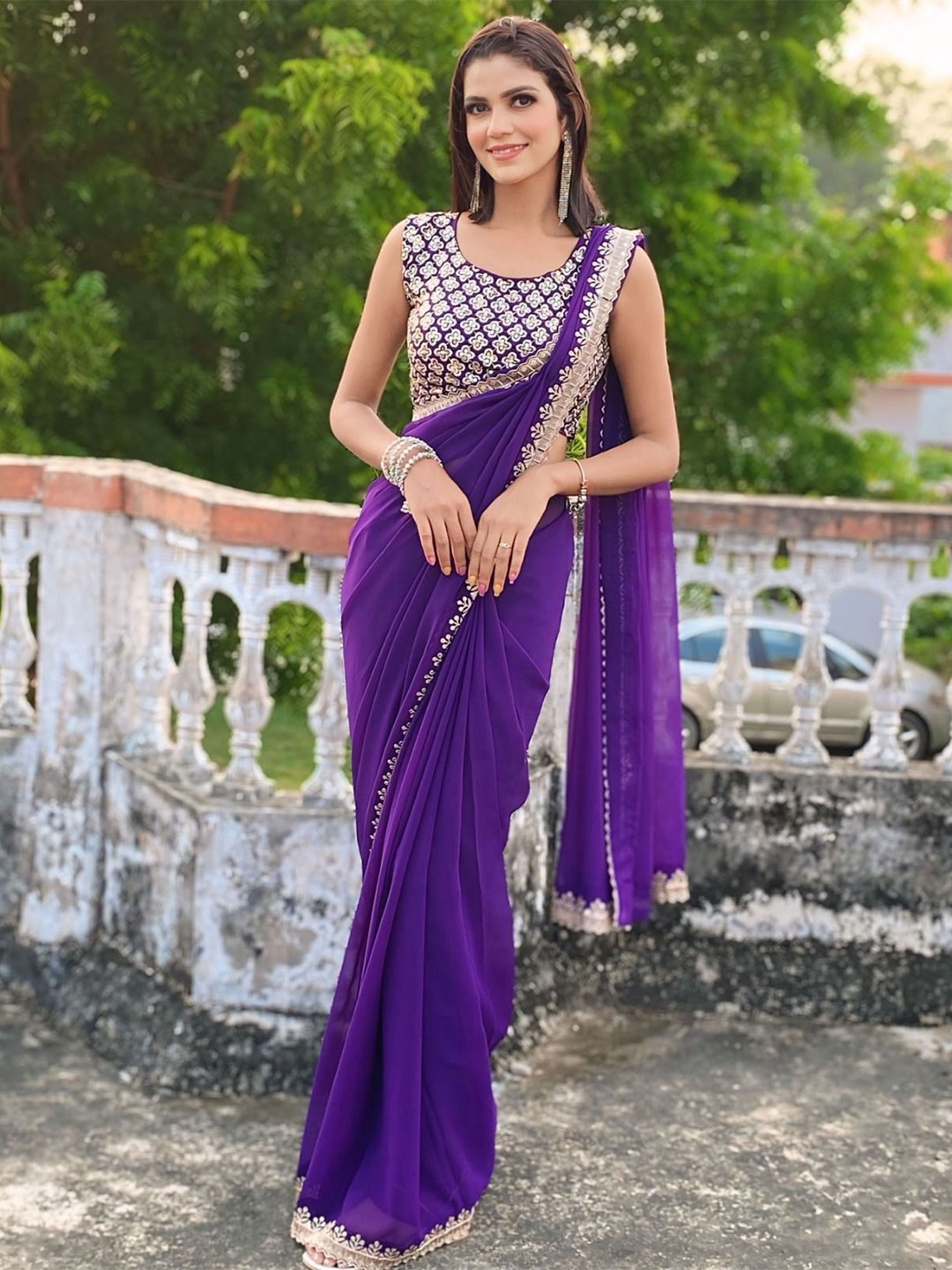 

APNISHA Embroidered Pure Silk Saree, Purple