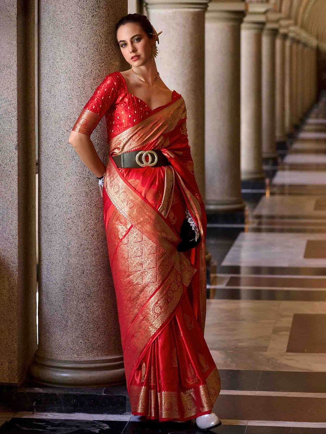 

Mitera Ethnic Motifs Woven Design Zari Banarasi Saree, Red