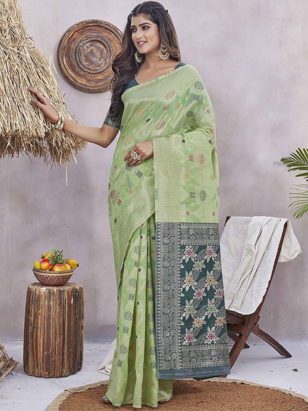 

Sangria Kanjeevaram Woven Design Saree With Blouse Piece, Green