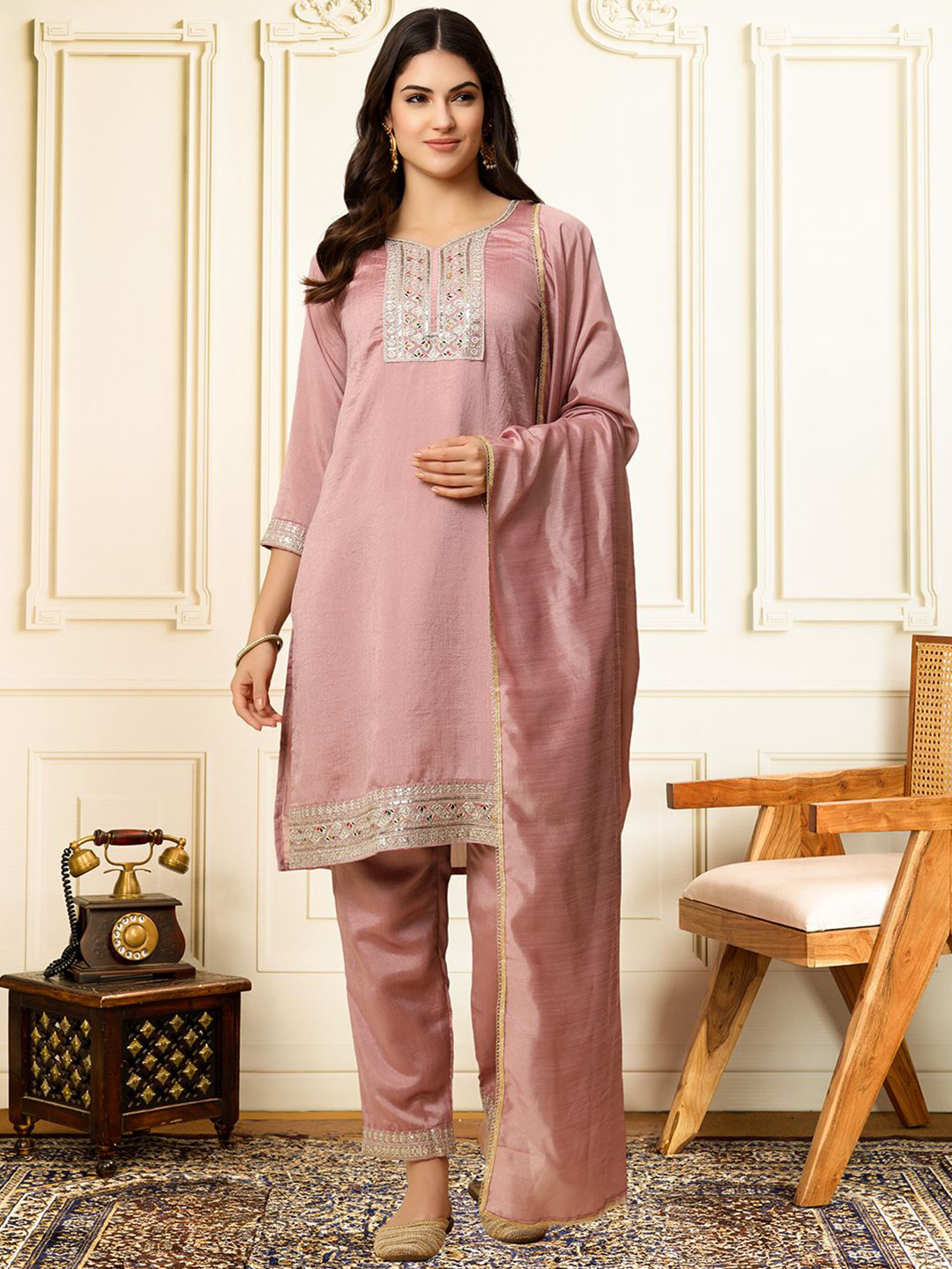 

House of Pataudi Floral Embroidered Thread Work Straight Kurta With Trousers & Dupatta, Mauve