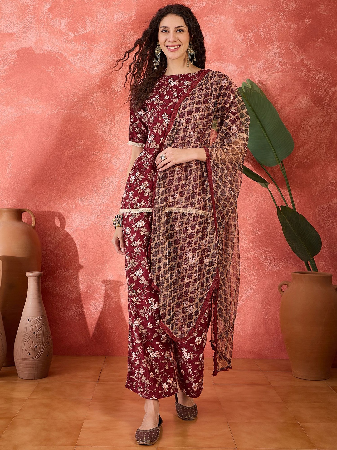 

Sangria Floral Printed Round Neck Straight Kurti & Palazzo With Dupatta, Maroon