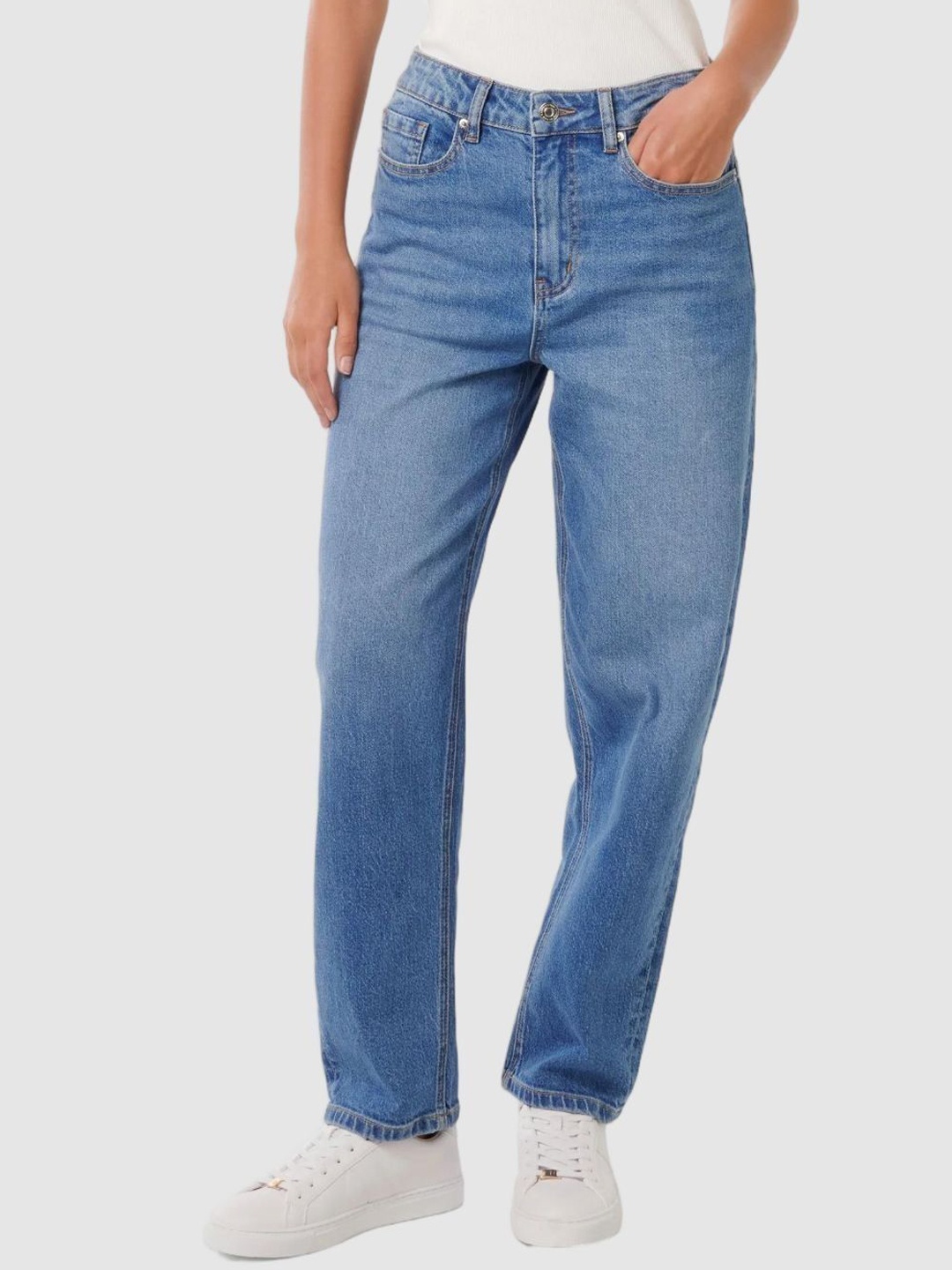 

Forever New Women Straight Fit Light Fade Stretchable Jeans, Blue