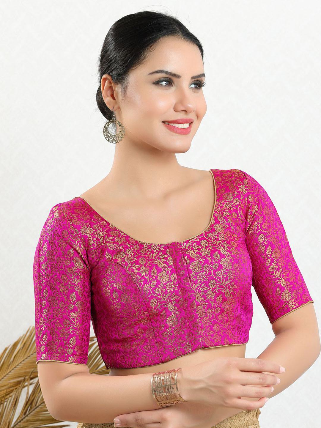 

VAMAS - THE DESIGNER BLOUSES Women Round Neck Padded Saree Blouse, Pink