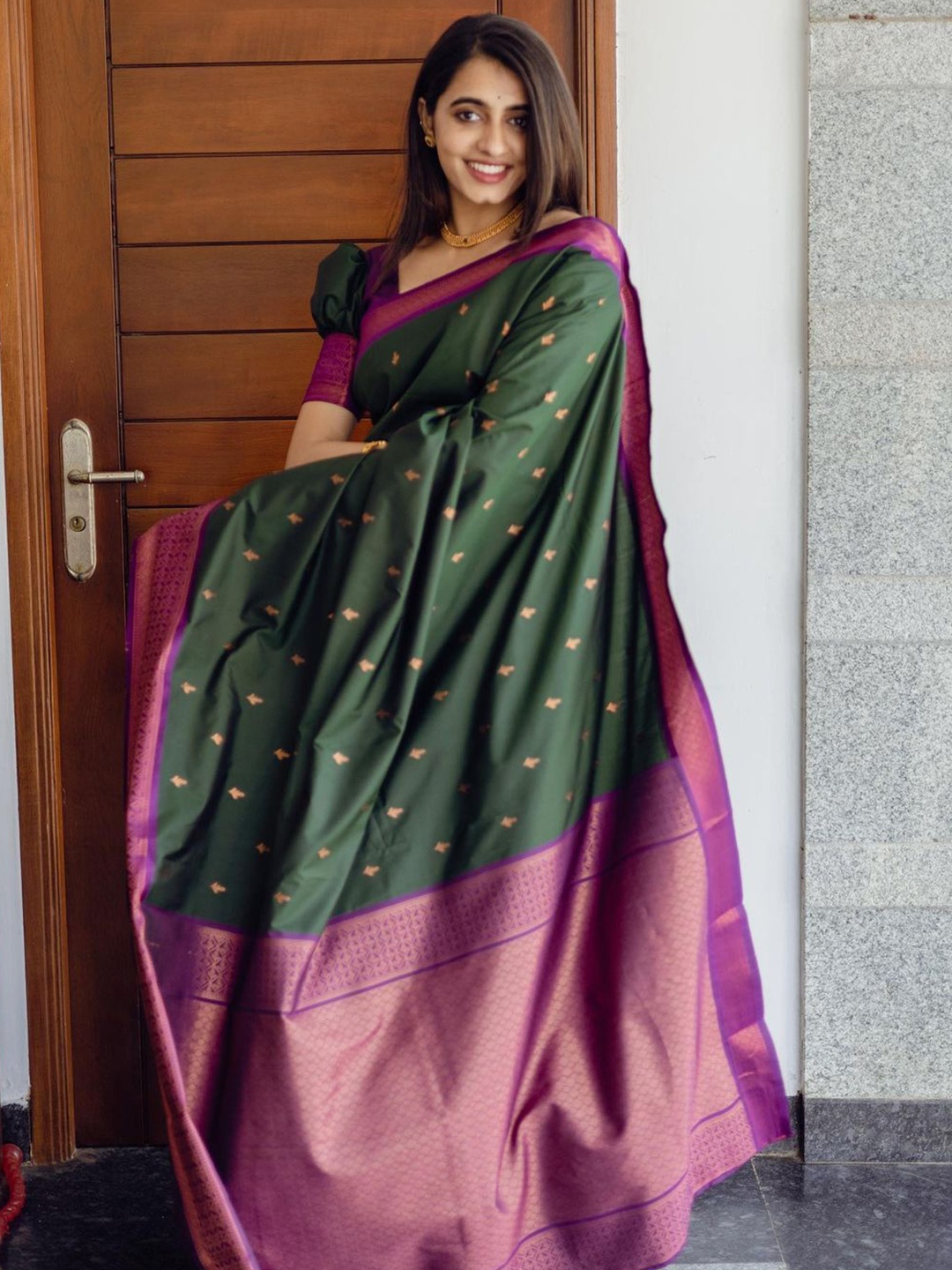 

Moda Rapido Woven Design Zari Saree, Green