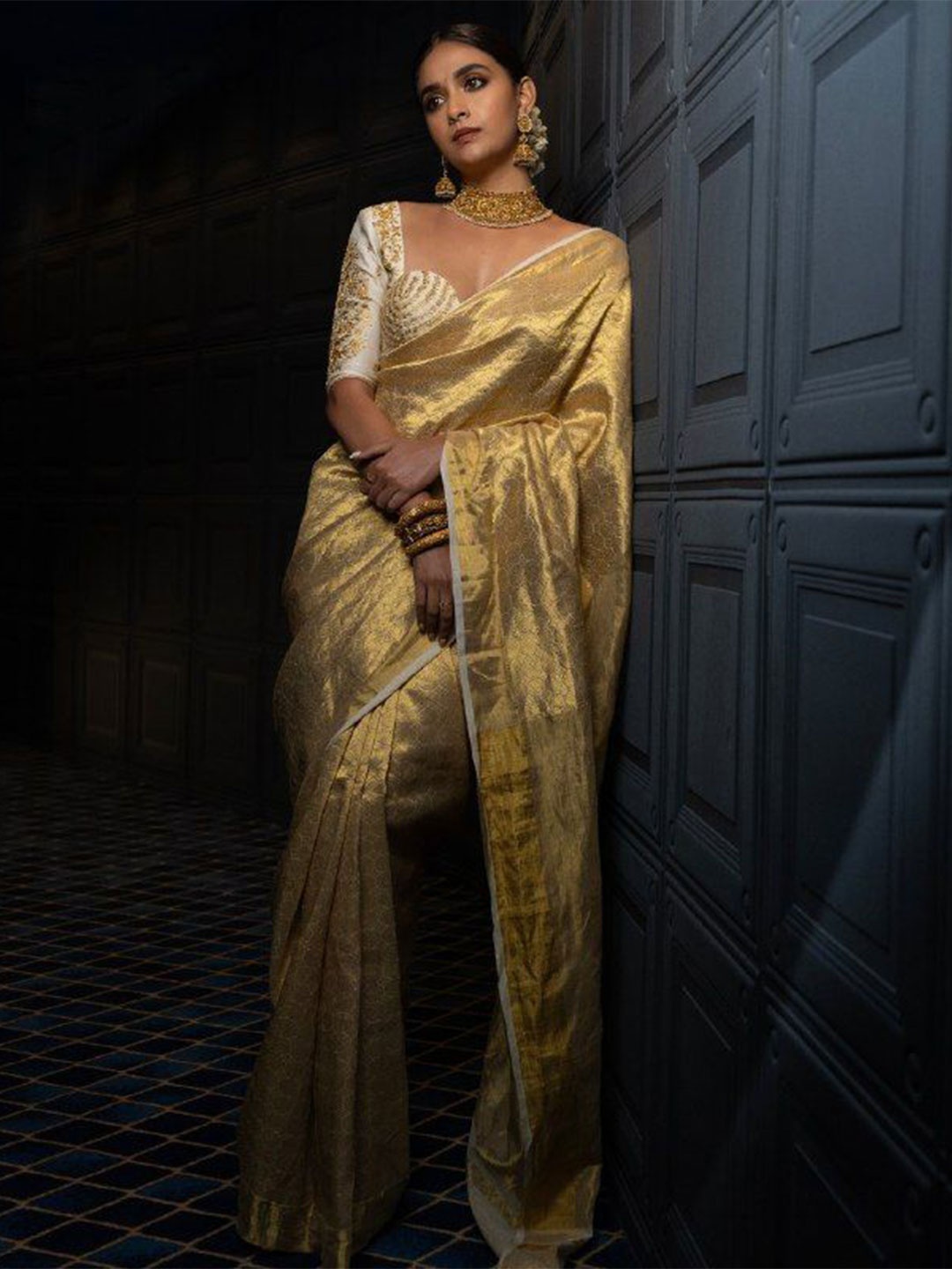 

APNISHA Ethnic Motifs Woven Design Zari Pure Silk Kanjeevaram Saree, Gold