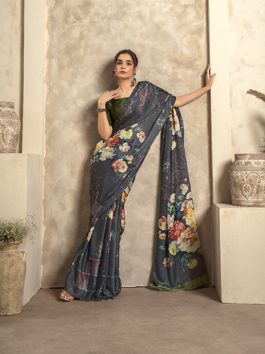 

MAHALASA Floral Printed Saree, Grey
