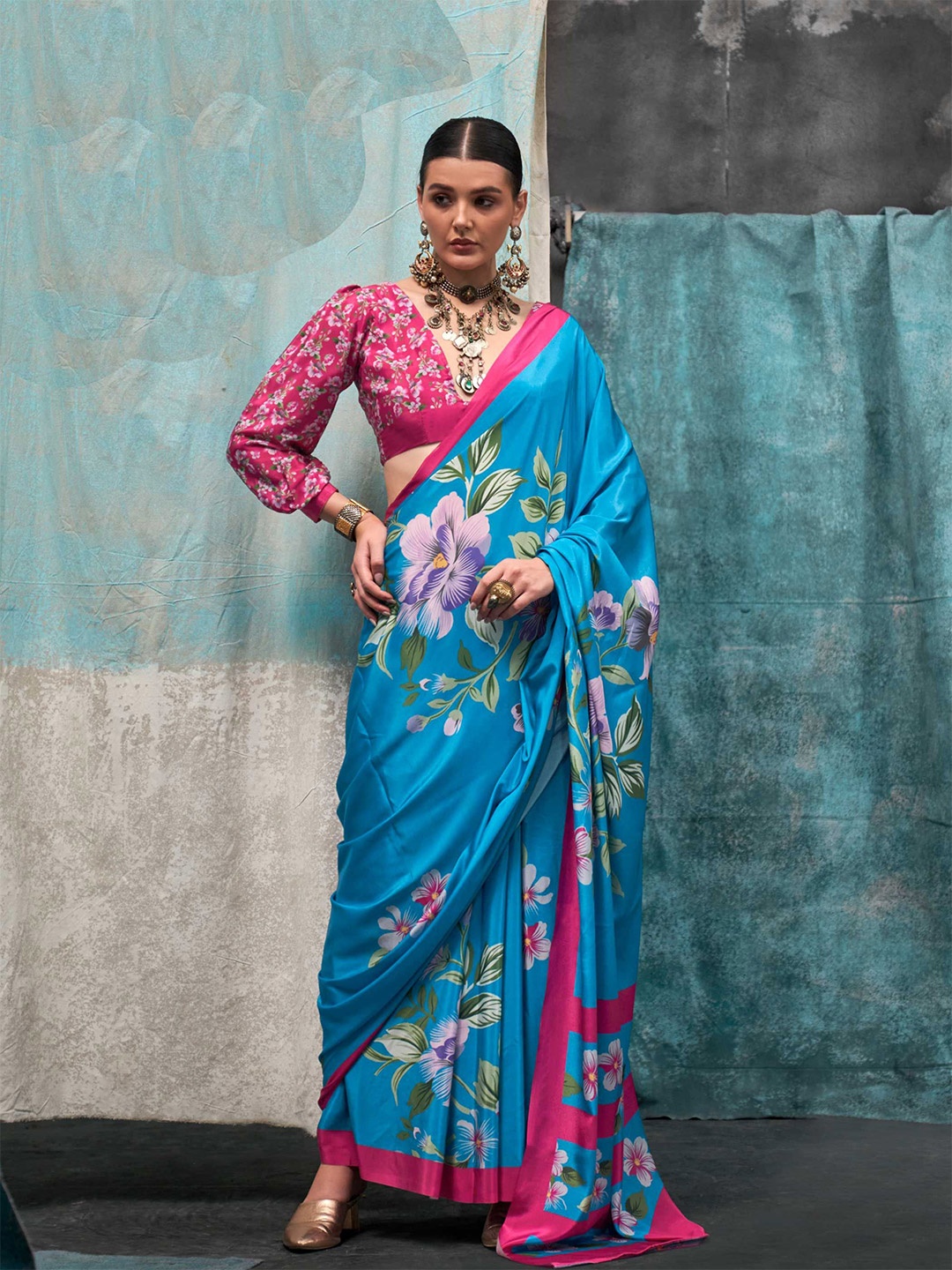 

Vardha Floral Printed Saree, Turquoise blue