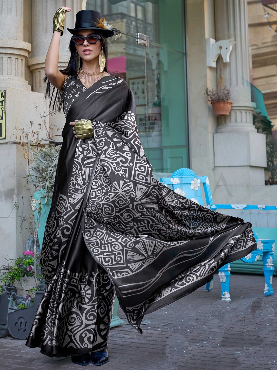 

Vardha Printed Saree with Blouse Piece, Black