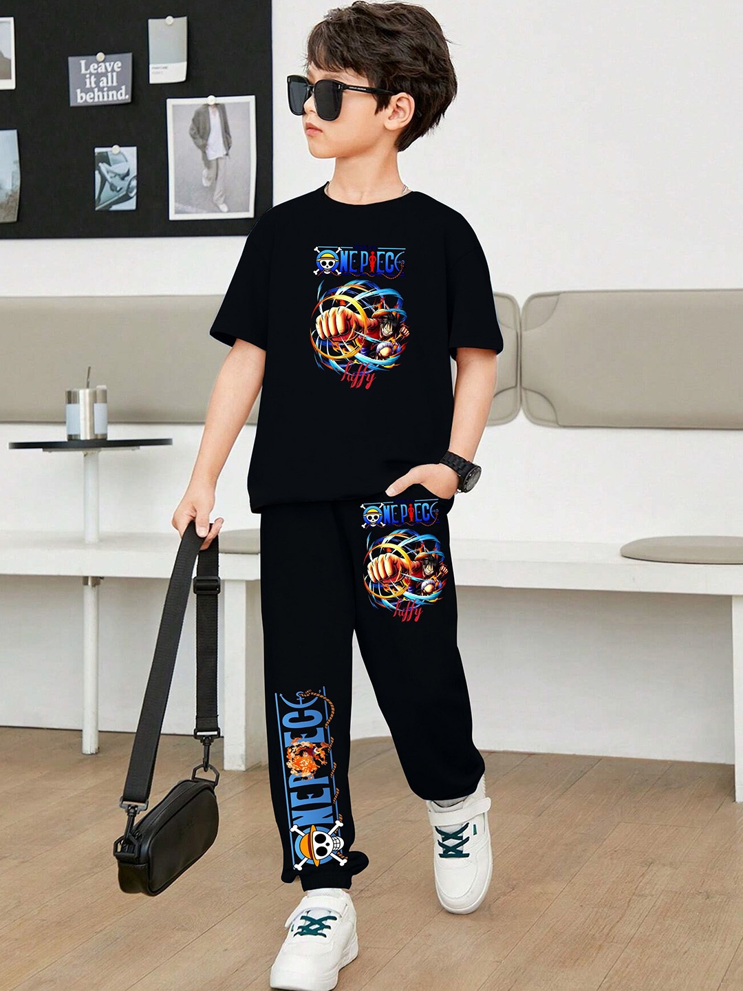 

LOCAVESTIR Boys Cartoon Printed T-shirt & Joggers, Black