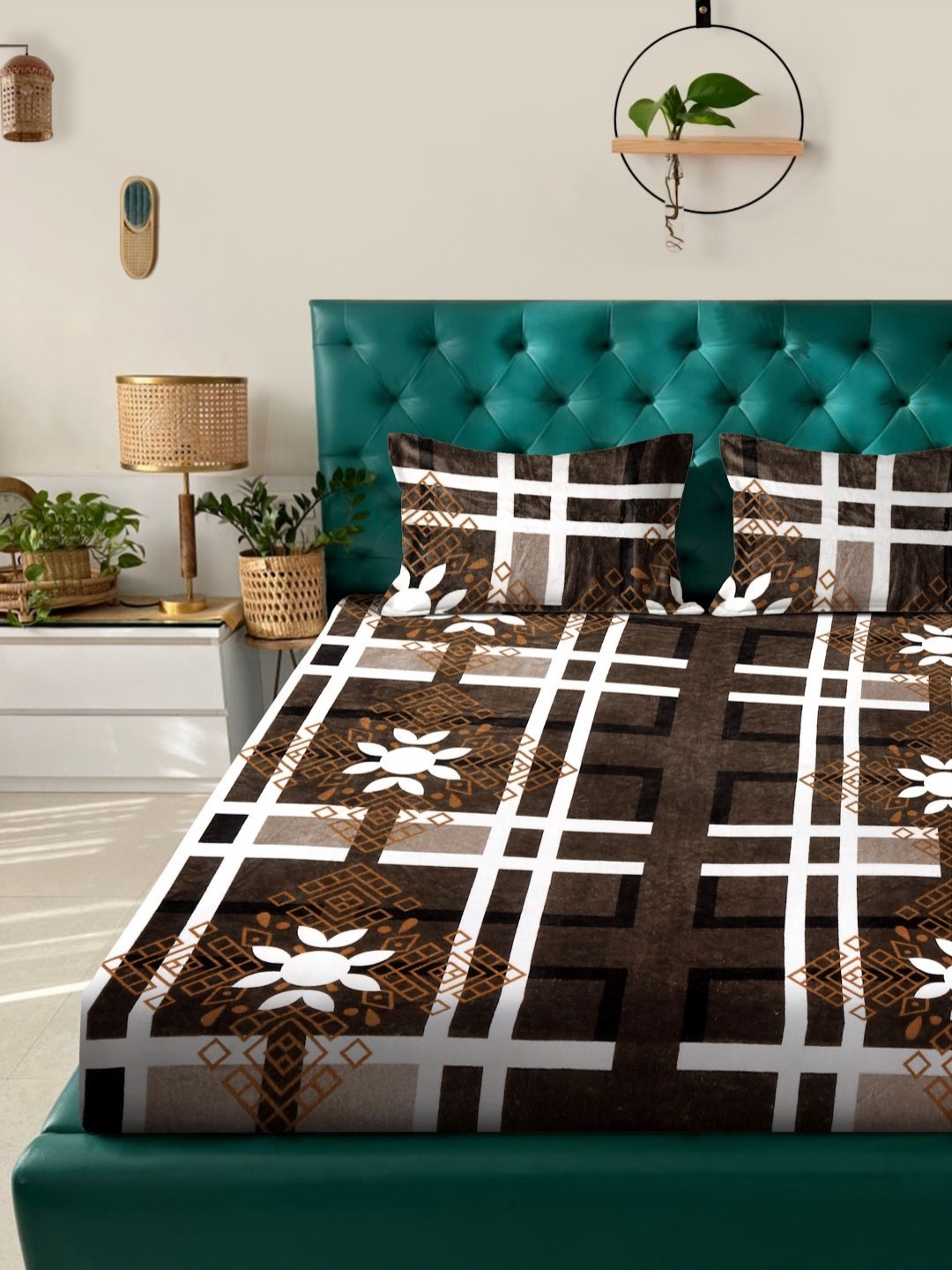 

Myntra Elegant Homes Brown & White Floral Printed 300 TC King Bedsheet Set 2.5 m x 2.25 m