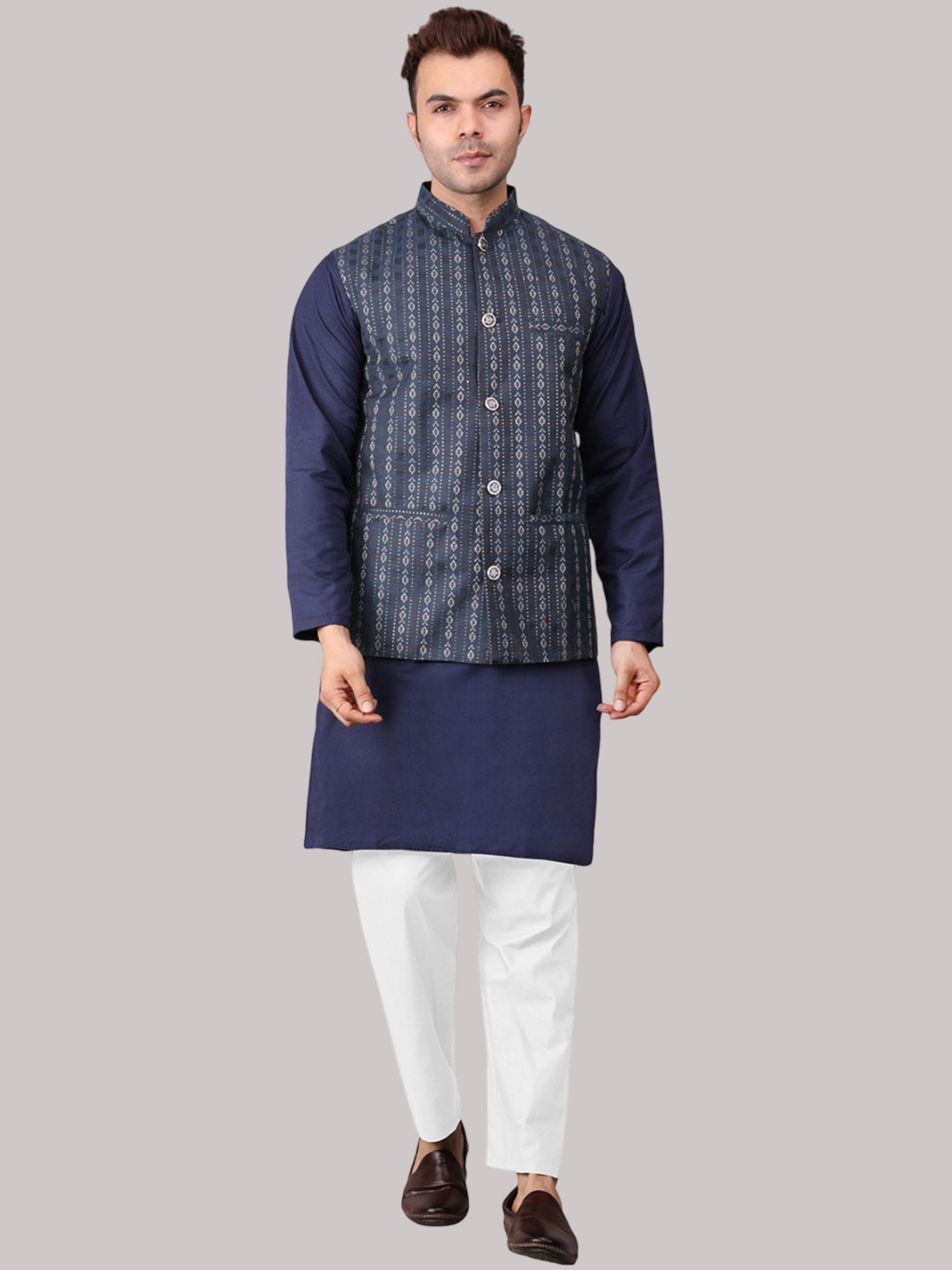 

Voniry Ethnic Motifs Woven Design Straight Kurta white Pyjama & Nehru Jacket, Navy blue