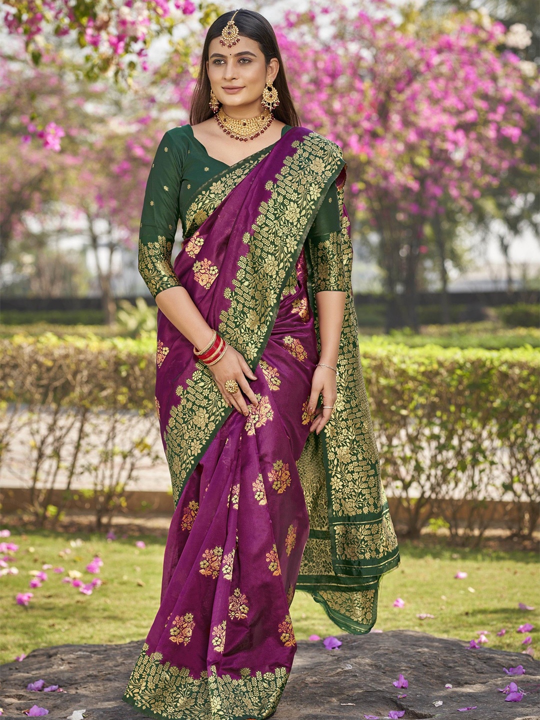 

Sangria Woven Design Kanjeevaram Saree With Blouse Piece, Purple