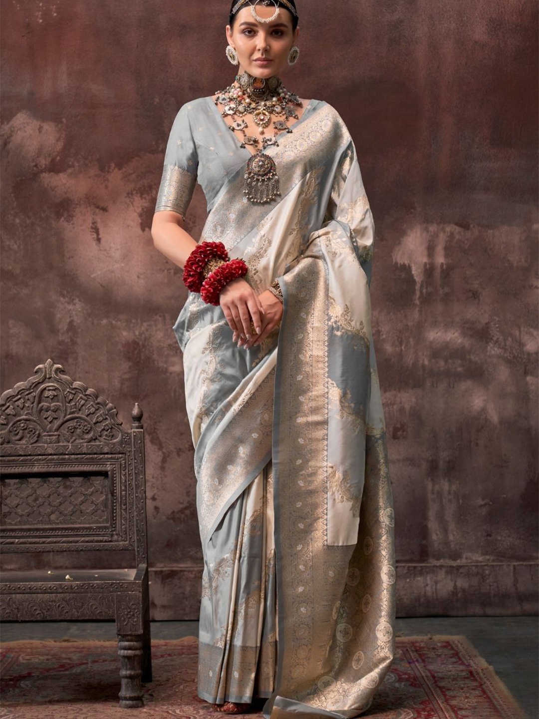 

Vardha Woven Design Zari Banarasi Saree, Grey
