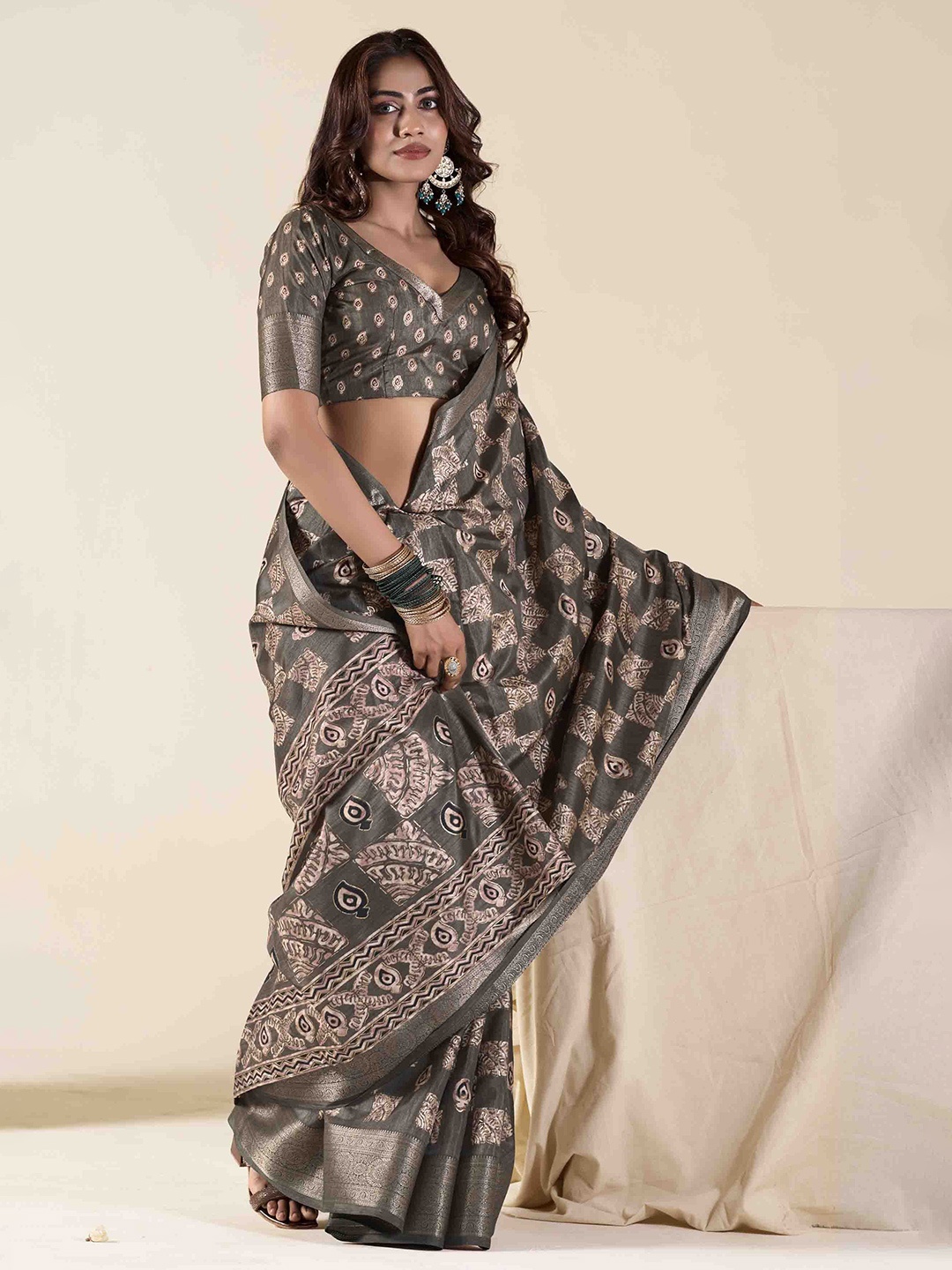 

Mitera Woven Design Zari Saree, Grey