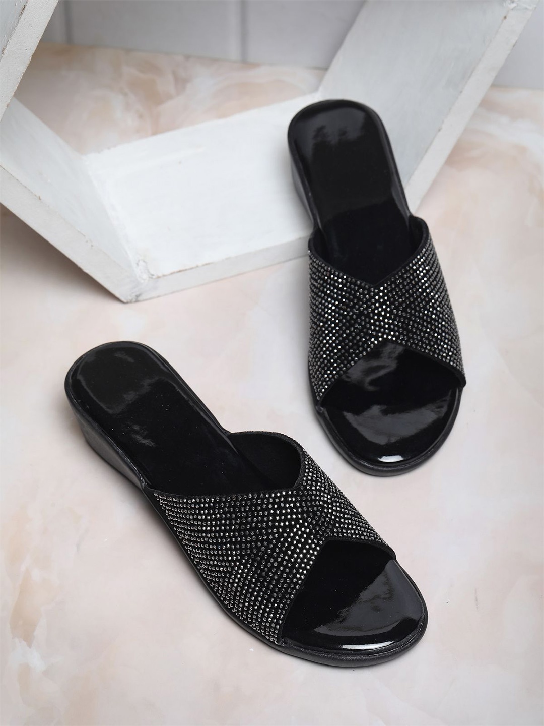 

FABBMATE Women Embellished Heel Sandals, Black